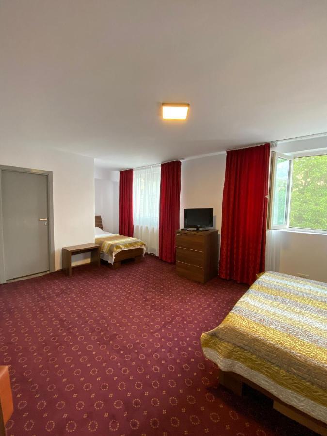 Global Boutique Aparthotel Brasov Luaran gambar